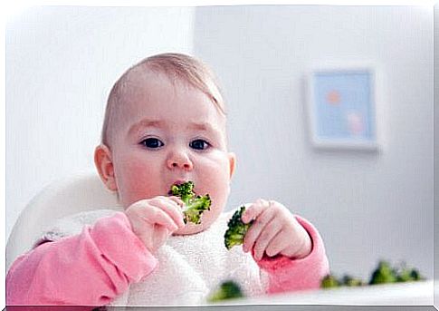 Baby eats vegetables