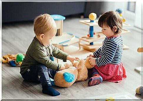 adapt to preschool: children in groups play