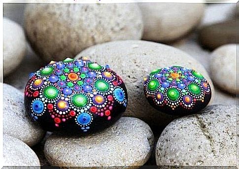 Decorative stones: simple, beautiful craftsmanship