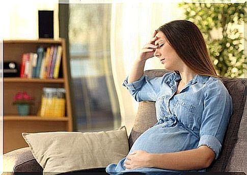 fibromyalgia and pregnancy: tired pregnant woman