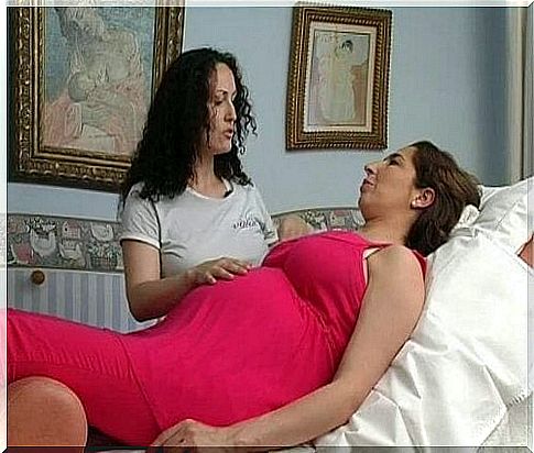 Pregnant woman lying in bed.