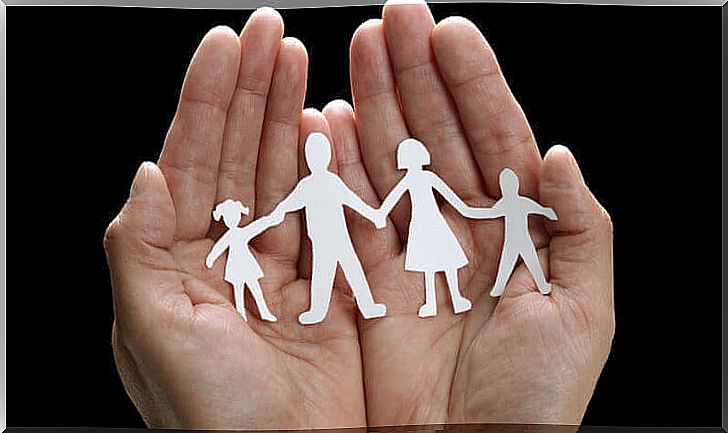 heal the relationship between parent and child: paper diversion of family in someone's hands
