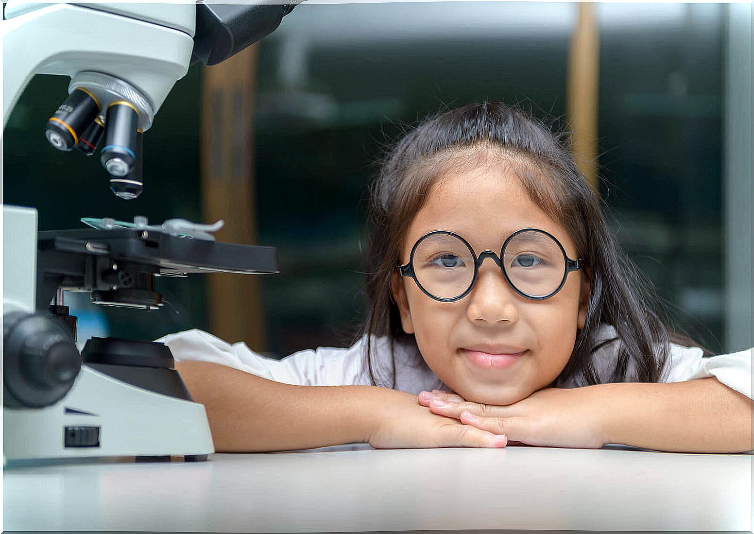 scientific thinking in children: girl at the microscope
