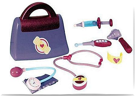 Toy kit for small doctors