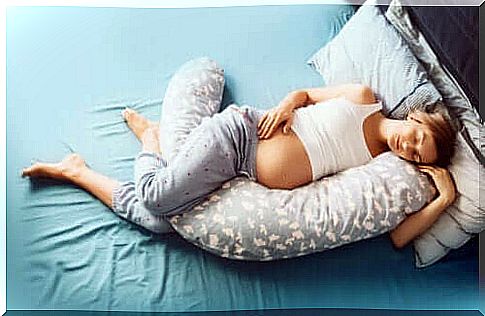 Pregnancy pillows: types and benefits