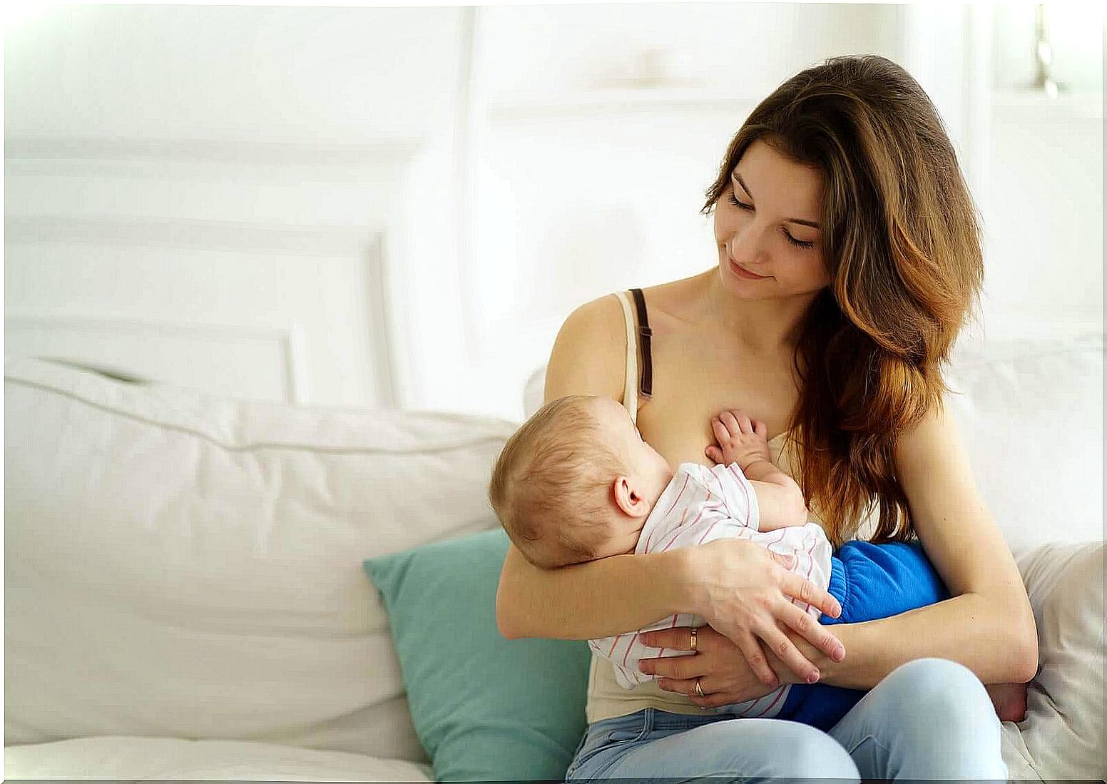 newborn baby reflexes: babies breastfeed